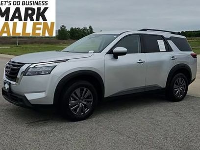 Used 2025 Nissan Pathfinder SV