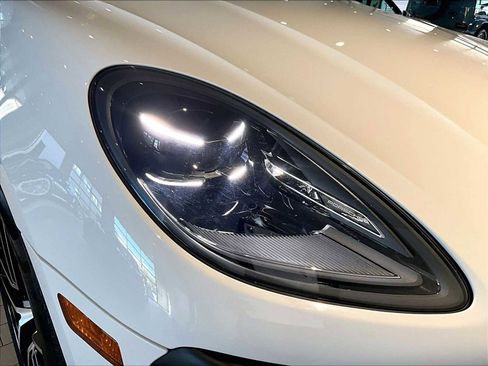 Used 2025 Porsche Macan image 15