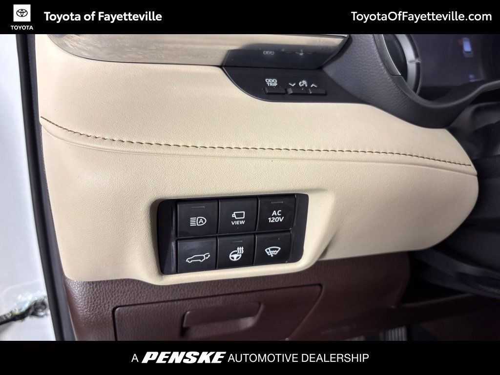 Used 2021 Toyota Highlander Limited FWD image 36