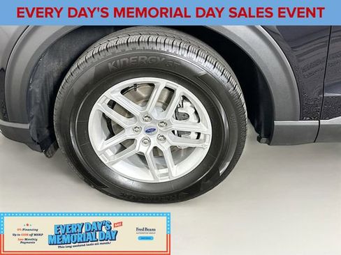 Used 2025 Ford Explorer Active AWD/4WD image 32
