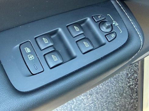 Used 2019 Volvo XC60 T5 Inscription image 15