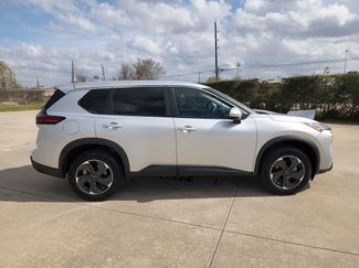 Used 2025 Nissan Rogue SV video 4