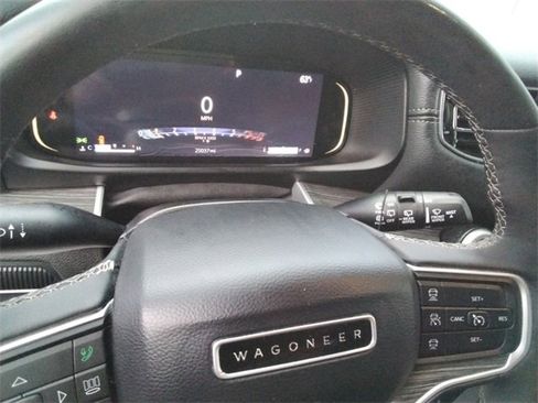 Used 2024 Jeep Wagoneer L Series II image 25