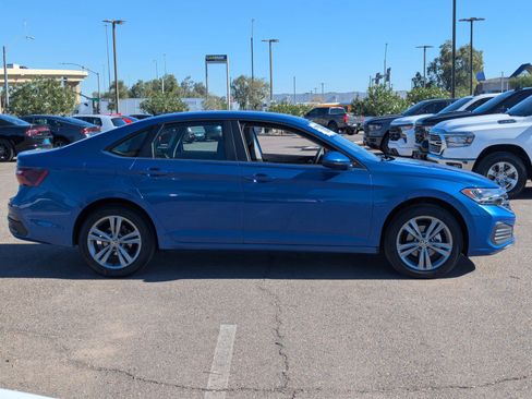 Used 2024 Volkswagen Jetta SE image 7