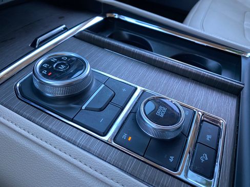 Used 2024 Ford Expedition Limited image 68