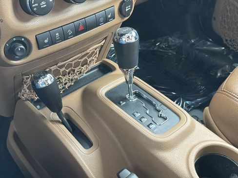 Used 2013 Jeep Wrangler Unlimited Sahara w/ Connectivity Group AWD/4WD image 31