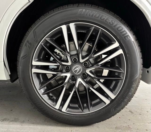 Certified 2026 Acura MDX w/ Advance Package AWD/4WD image 10