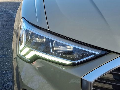 Used 2024 Audi Q3 2.0T Premium Plus w/ Premium Plus Package image 9