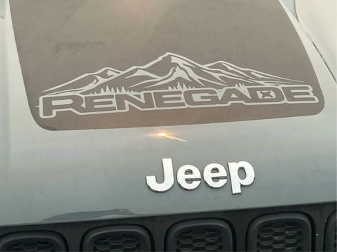 Used 2018 Jeep Renegade Latitude w/ Cold Weather Group AWD/4WD image 34