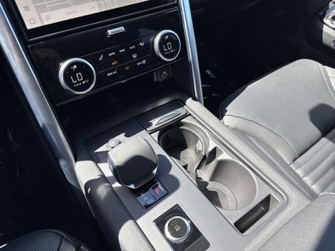 Certified 2025 Land Rover Discovery Dynamic SE AWD/4WD image 24
