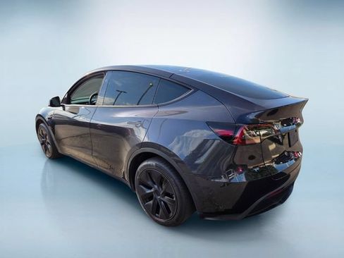 Used 2025 Tesla Model Y Long Range RWD image 6