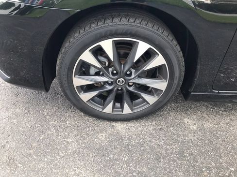 Used 2019 Nissan Sentra SR FWD image 38