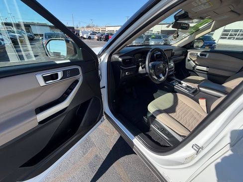 Used 2021 Ford Explorer XLT RWD image 28