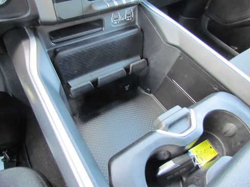 Used 2022 RAM 1500 Big Horn AWD/4WD image 30