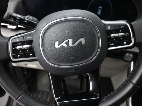 Used 2024 Kia Carnival SX FWD image 19