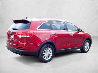 Used 2017 Kia Sorento FWD w/ LX Convenience Package video 4