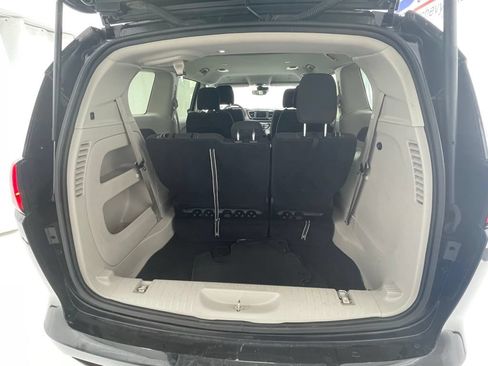 Used 2024 Chrysler Voyager LX FWD image 6