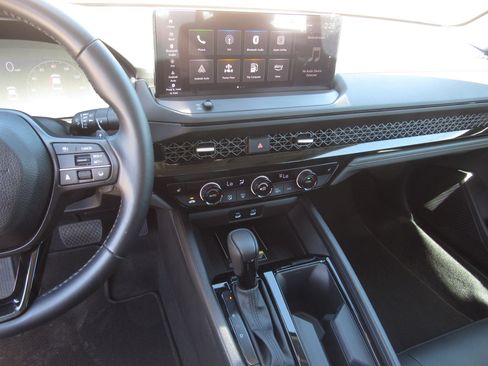Used 2025 Honda Accord EX-L image 17