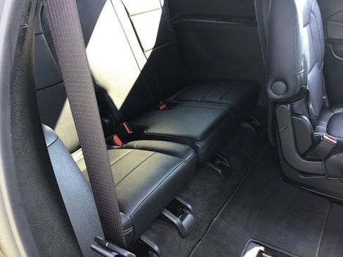 Used 2023 Chevrolet Traverse LT FWD image 10