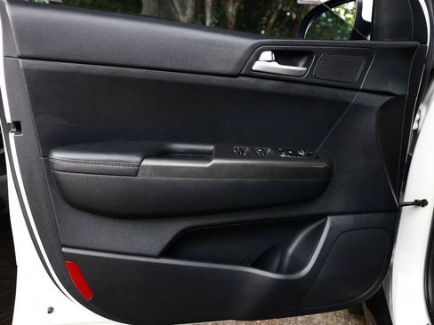 Used 2018 Kia Sportage LX FWD image 40