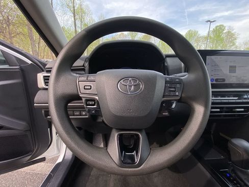Used 2025 Toyota Camry LE image 29