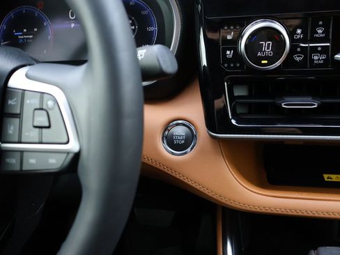 Used 2023 Toyota Highlander Platinum image 30