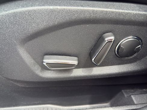 Used 2016 Ford Edge Titanium w/ Equipment Group 302A AWD/4WD image 11