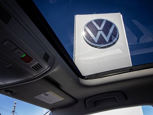 New 2026 Volkswagen Jetta SE image 2