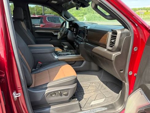 Used 2024 Chevrolet Silverado 1500 High Country w/ High Country Premium Package AWD/4WD image 10