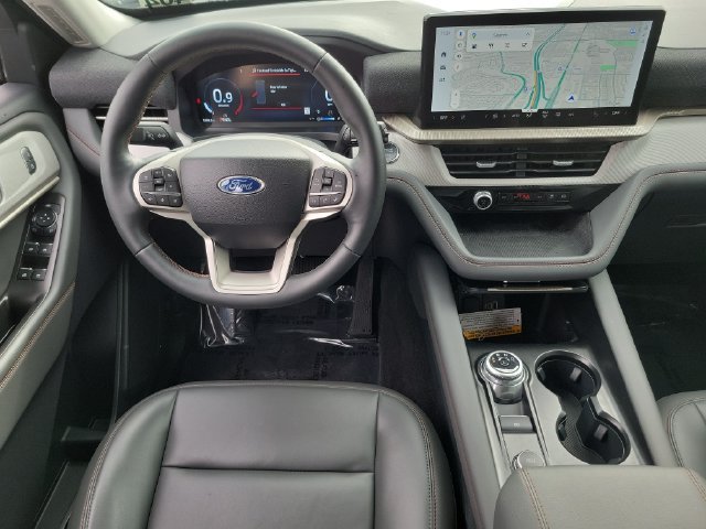Used 2025 Ford Explorer Active w/ Active Comfort Package RWD image 4