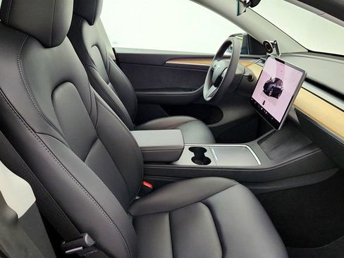 Used 2024 Tesla Model Y Long Range RWD image 29