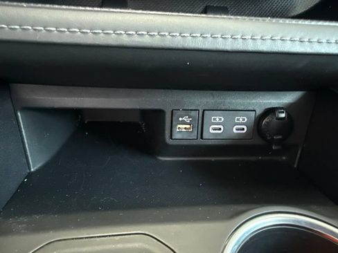 Used 2023 Toyota Highlander XLE FWD image 31
