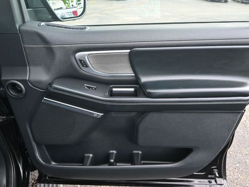 Used 2025 Ford Expedition Max Platinum AWD/4WD image 27