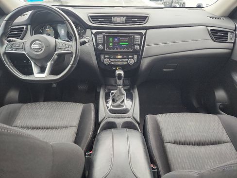 Used 2018 Nissan Rogue SV w/ Premium Package image 9