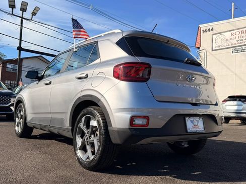 Used 2025 Hyundai Venue SEL FWD image 8