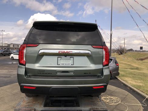 Used 2023 GMC Yukon SLT w/ SLT Premium Package image 9