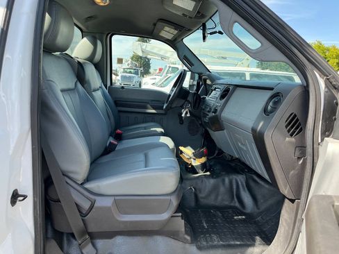 Used 2015 Ford F550 4x4 Regular Cab Super Duty image 14