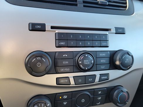 Used 2010 Ford Focus SES image 22