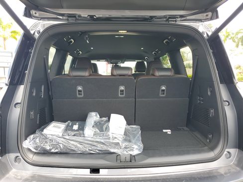 New 2025 Nissan Armada SL w/ Captain's Chari Seat Package image 18