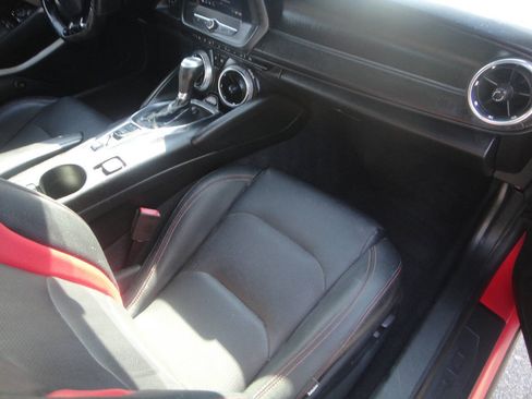Used 2019 Chevrolet Camaro LT RWD image 11