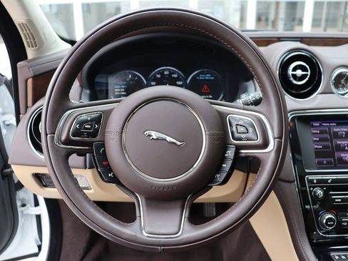 Used 2014 Jaguar XJ image 13