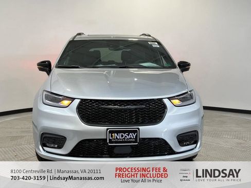 New 2026 Chrysler Pacifica Limited w/ S Appearance Package image 3