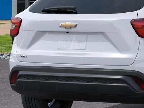 New 2026 Chevrolet Trax LS w/ LS Convenience Package FWD image 14