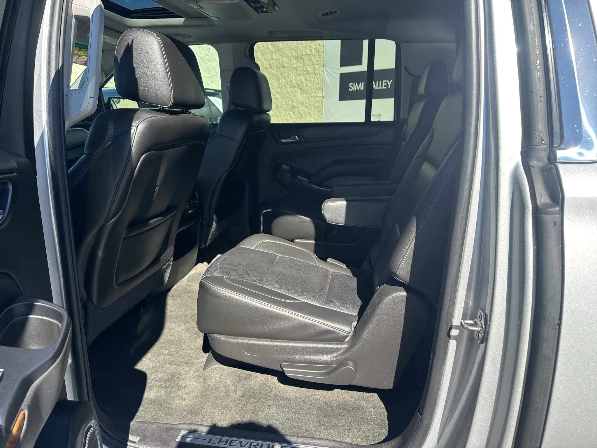 Used 2015 Chevrolet Suburban LTZ RWD image 19