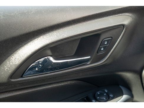 Used 2025 Chevrolet Trax RS w/ Driver Confidence Package FWD image 16