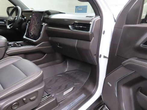 Used 2025 GMC Yukon Elevation w/ Elevation Premium Package image 40