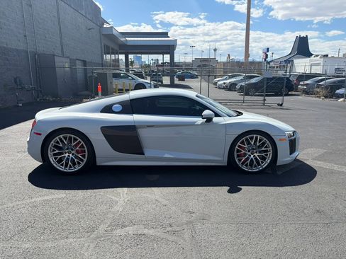 Used 2018 Audi R8 V10 w/ Carbon Exterior Package AWD/4WD image 2