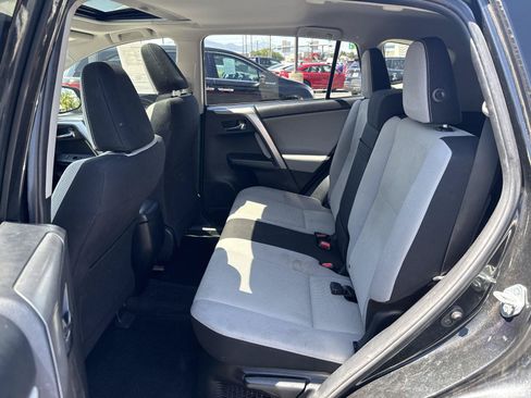 Used 2018 Toyota RAV4 XLE AWD/4WD image 18