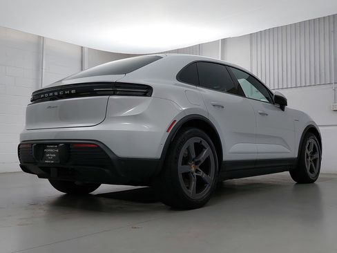 Used 2025 Porsche Macan Electric RWD image 7