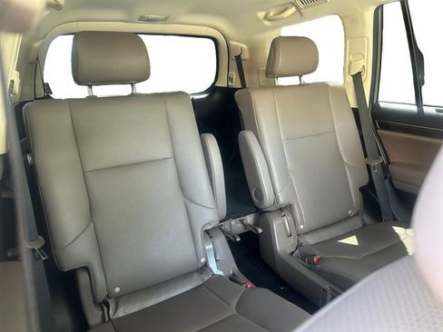 Used 2021 Lexus GX 460 Premium w/ Accessory Package AWD/4WD image 18